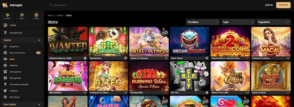 Kuvankaappaus FairSpin Casinon peliaulasta, esillä valikot ja 12 peliautomaatin kuvakkeet